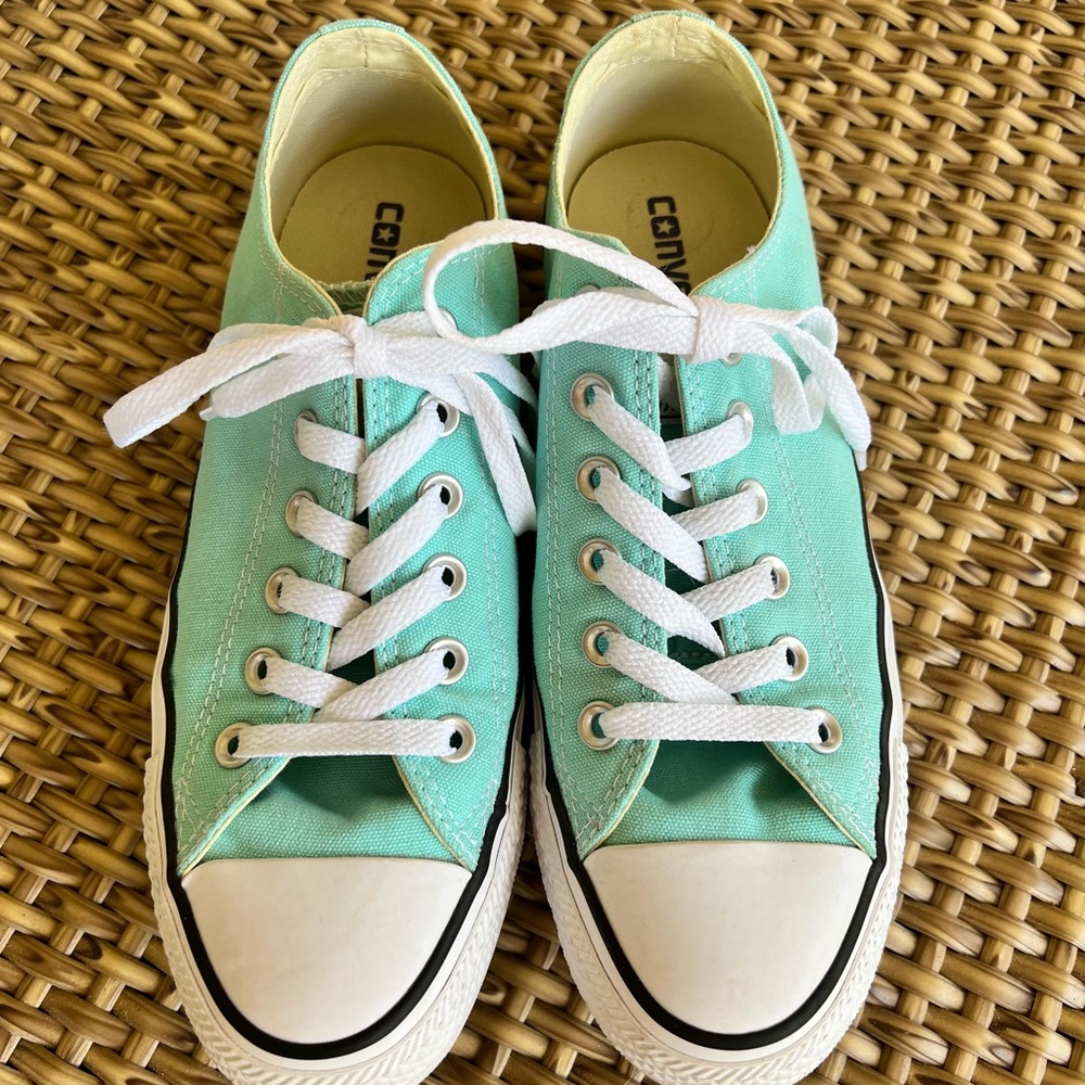 CONVERSE WOMENS CHUCK TAYLOR ALL STAR LOW TOP SNEAKER - AQUA